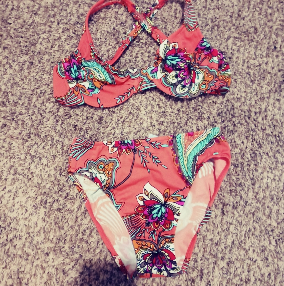 Swimsuit - Picture 2 of 4